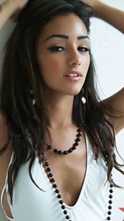 istanbul escort girl Darina Young Asian model